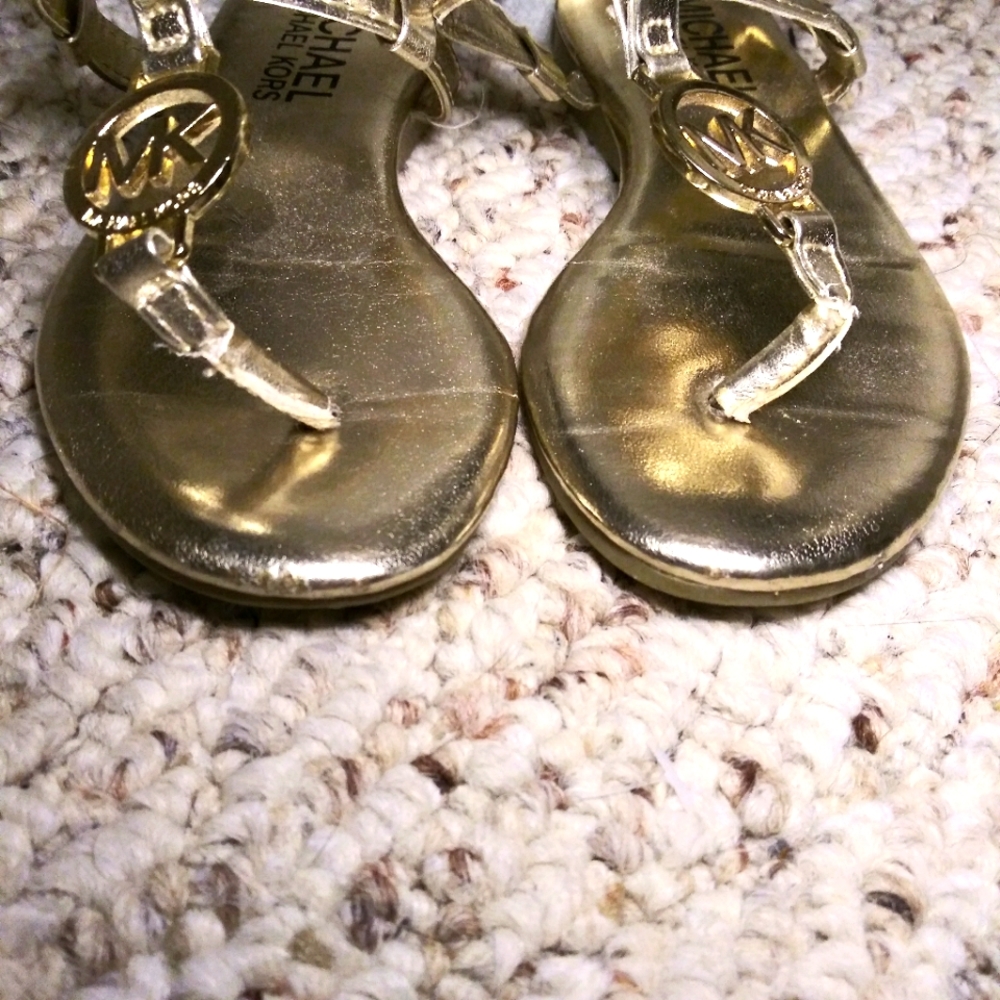 Michael Kors Toddler Girl's Gold Metallic MK Charm Thong Back Strap Sandals - Picture 3 of 9
